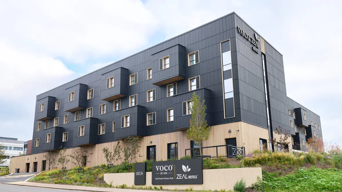 Red boosts attention, making it perfect for active settings | Forbo Flooring Systems