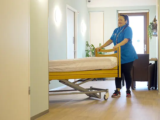 Topaz Zorginstelling testen met verrijdbaar bed op losleg pvc vloer