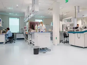 Ziekenhuislab met Colorex geleidende vloer | Forbo Flooring Systems