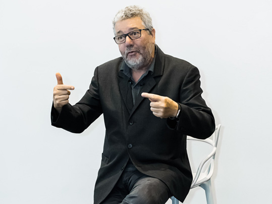 le revêtement de sol textile performant : Philippe Starck en Portrait