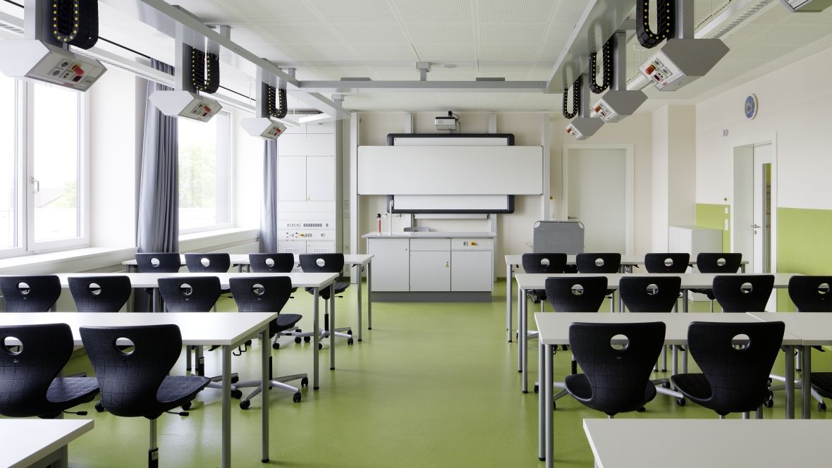 Realschule Ochsenfurt Klassenzimmer – Forbo Marmoleum Real 