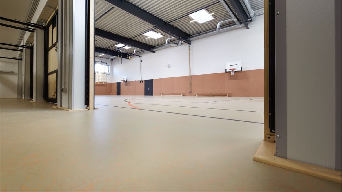 Sporthalle am Neuhäuser Grundschulzentrum Spielfeld – Forbo Sport Linoleum