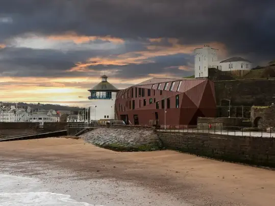 Red boosts attention, making it perfect for active settings | Forbo Flooring Systems