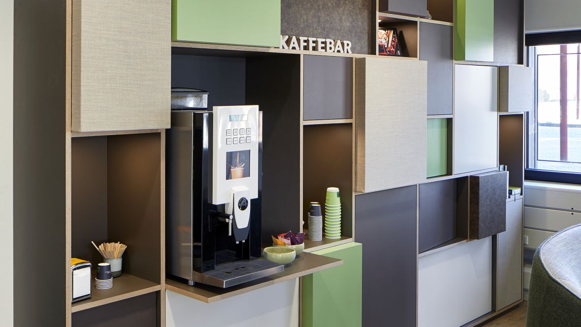 Jyske Bank Lyngby, kaffebar - Furniture Linoleum