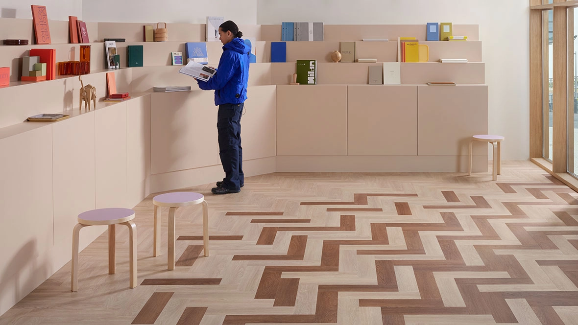 Allura Decibel_5503 sun-bleached serene oak_5534 amber serene oak