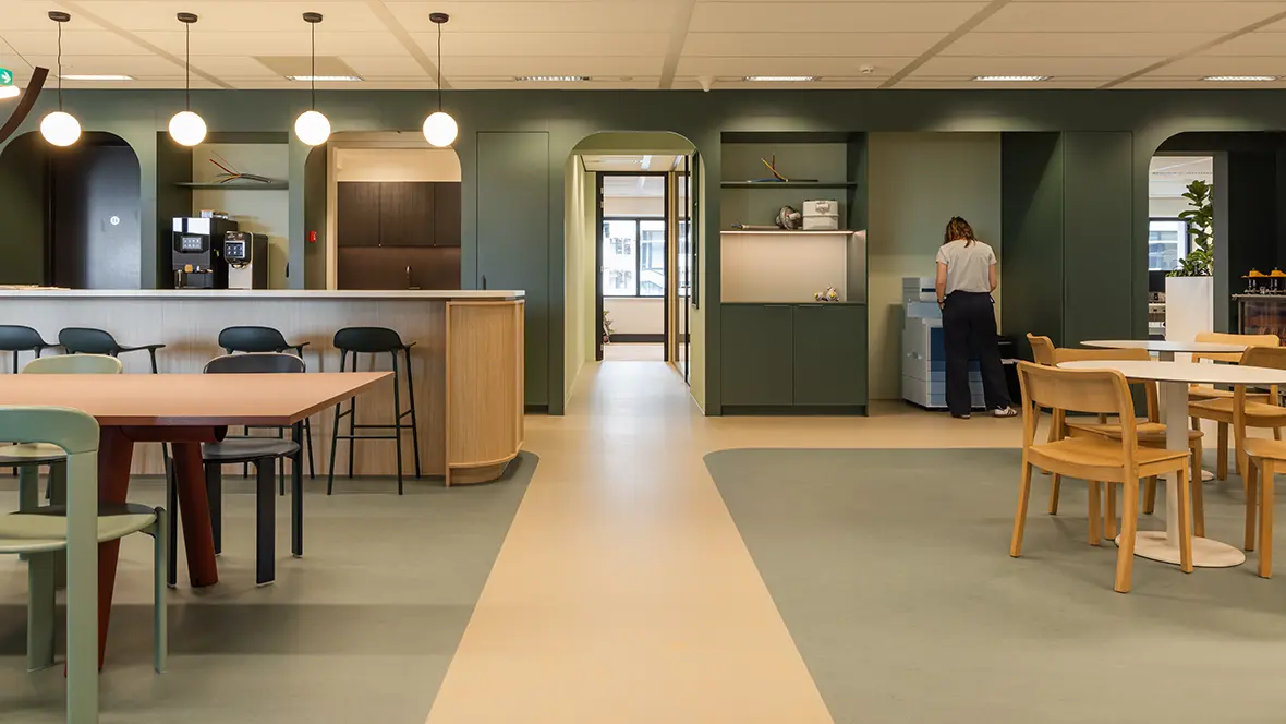 Kantoor Netbeheer Nederland Marmoleum Concrete op de vloer