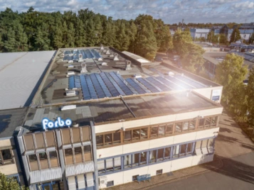 Photovoltaic installation on the roof of the Garbsen site