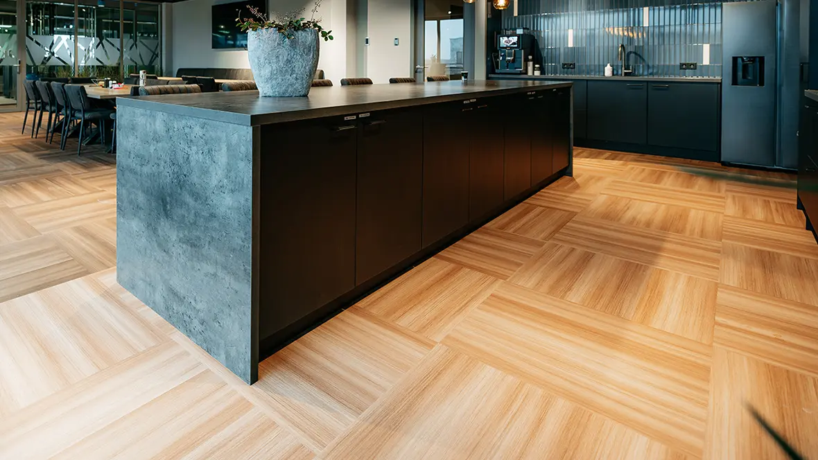 Office I-Techniek BV with Allura Dryback floors
