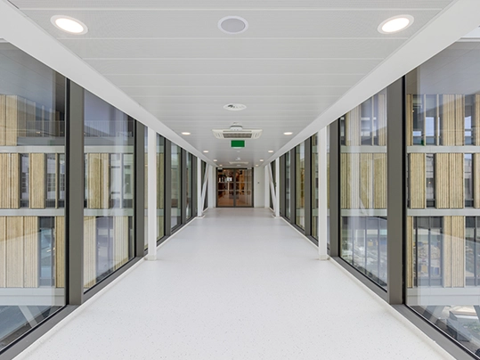 Universitätsklinikum Sint-Luc by Lucas van der Wee