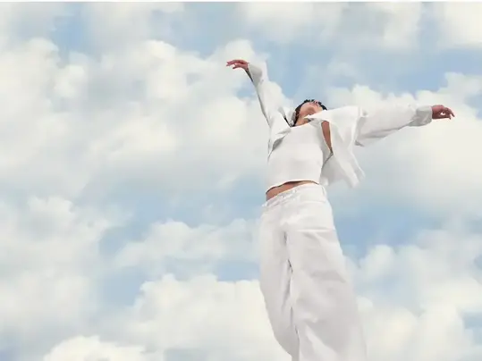 Couleur Pantone de l'année 2026 | Cloud Dancer 11-4201 | image by Pantone | Forbo Flooring Systems 