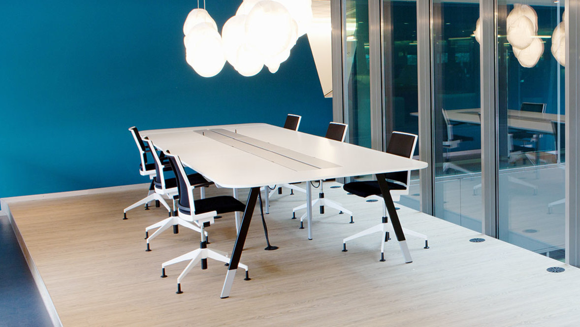 Offices and public buildings: meeting room with chairs and table on bright Forbo Floor. Offices and public buildings: meeting room with chairs and table on bright Forbo Floor.