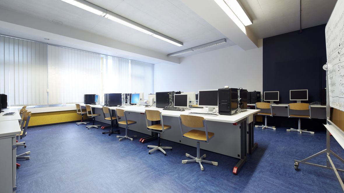 Gesamtschule Brühl - Europaschule Brühl Computerraum – Forbo Linoleum Modular
