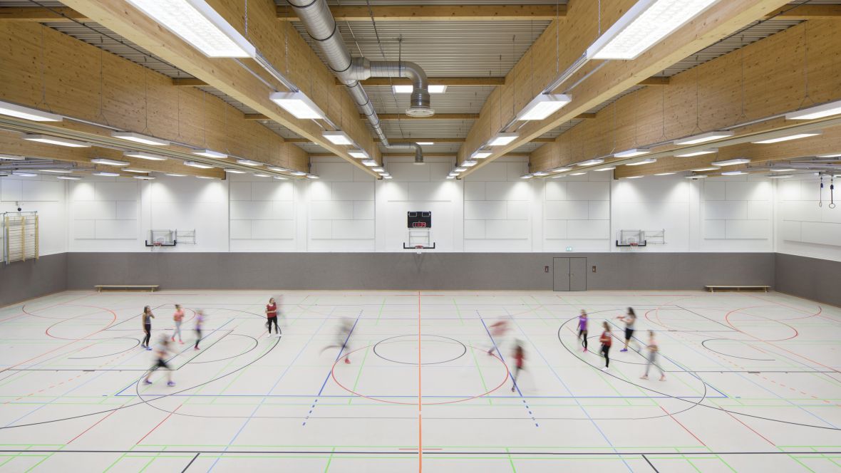 Sporthalle der Leonore-Goldschmidt-Schule Hannover Kinder in Turnhalle – Forbo Marmoleum Sport