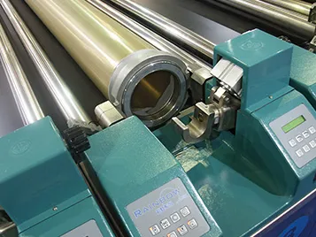 Textil: Forbo Siegling Druckbänder werden in Textilanlagen für den Transport von Stoffbahnen zum Bedrucken von Texitilien eingesetzt.