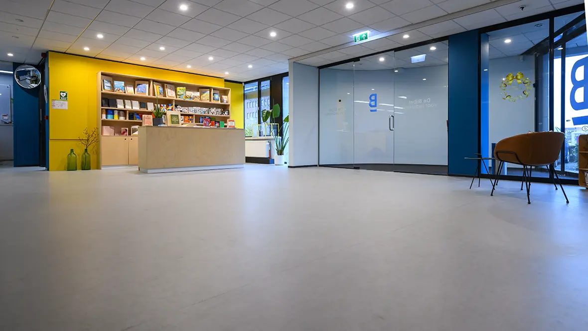 Kantoor NL-Vlaams Bijbelgenootschap met Marmoleum Fresco vloer