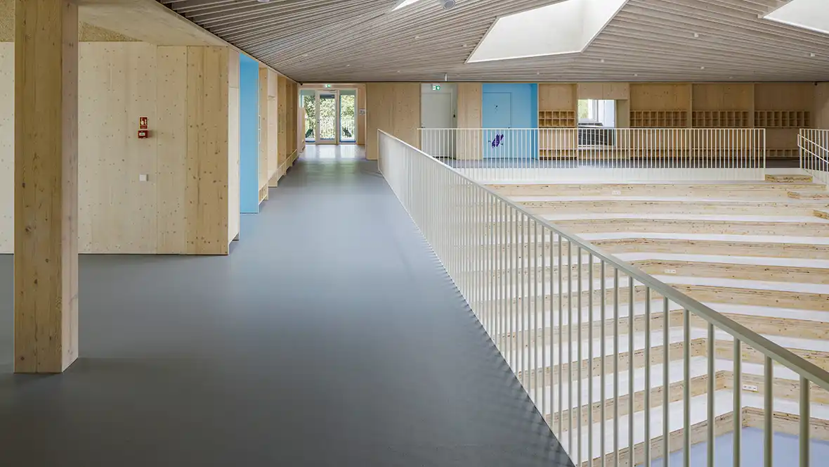 Salaspils Wooden Kindergarten_Latvia_ Marmoleum Solid and Step safety vinyl_RGB