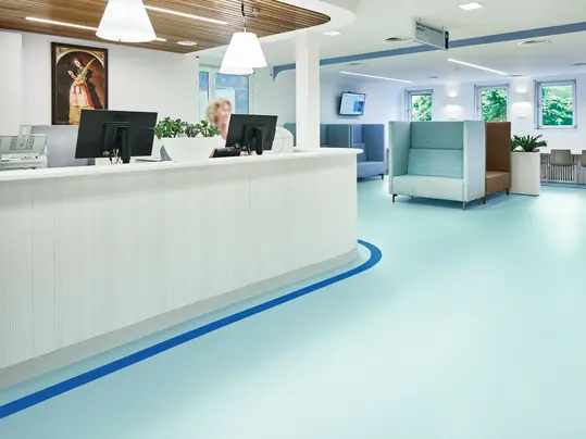 Revêtement de sol santé couloir hôpital roulabilité | Forbo Flooring Systems