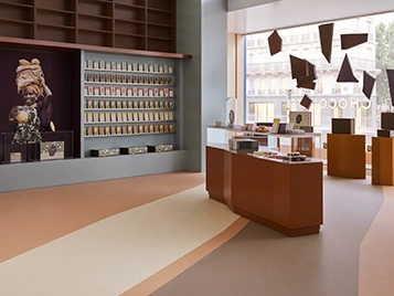 Marmoleum Cocoa campaign_chocolate shop_3580_3590_3592