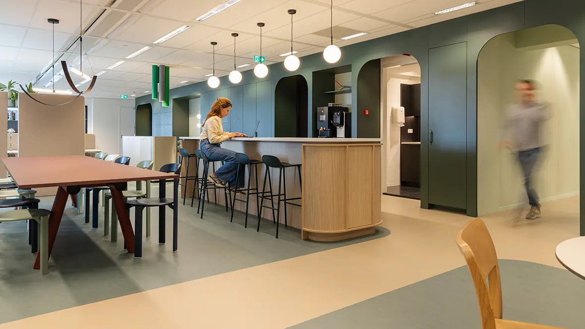 Kantoor Netbeheer Nederland Marmoleum Concrete op de vloer