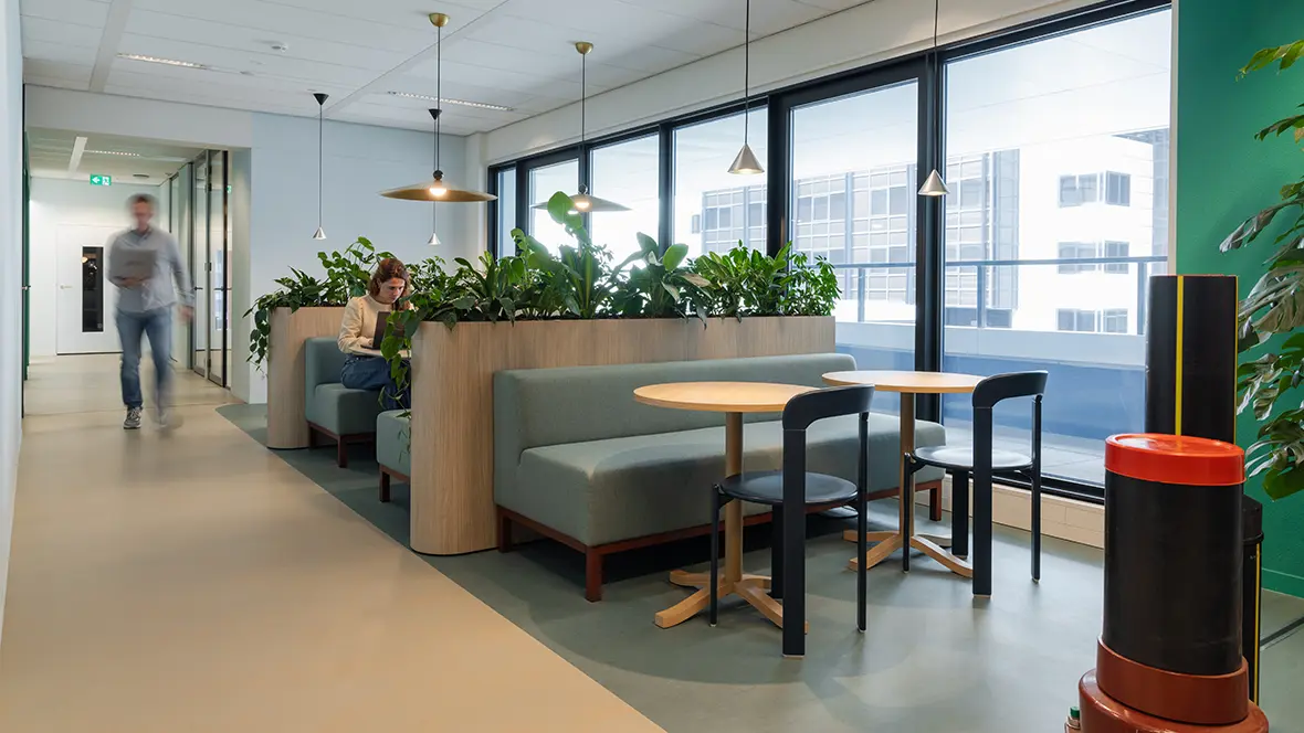 Kantoor Netbeheer Nederland Marmoleum Concrete op de vloer