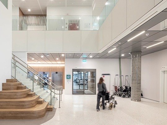 Universitätsklinikum Sint-Luc by Lucas van der Wee
