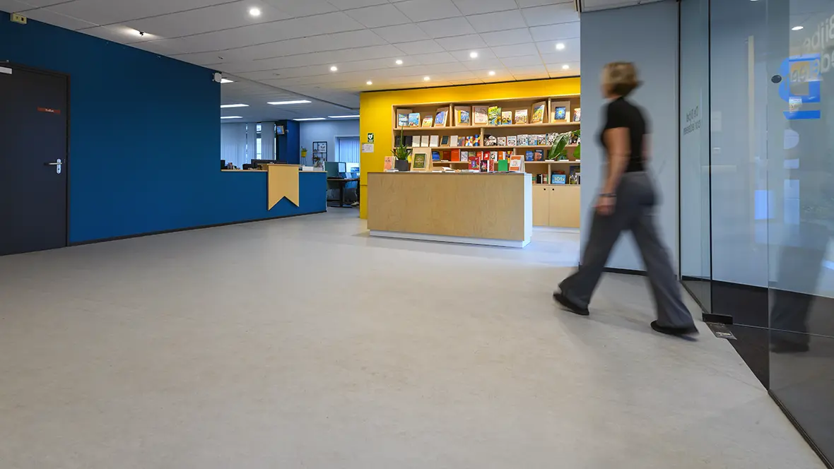 Kantoor NL-Vlaams Bijbelgenootschap met Marmoleum Fresco vloer