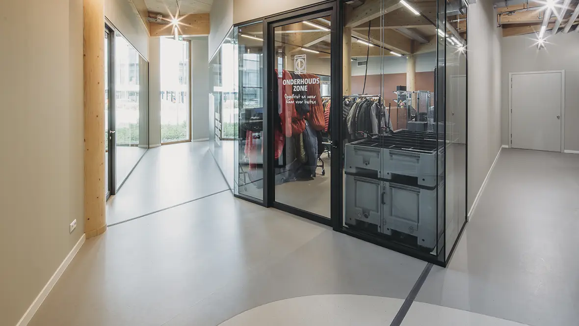 Bever hoofdkantoor met Marmoleum Cocoa op de vloer