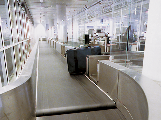 Conveyor belts collect baggage for further processing