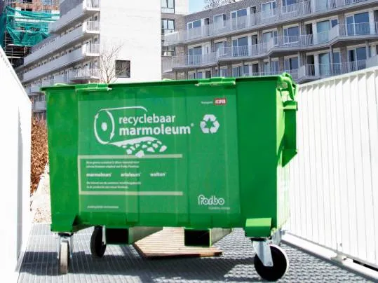 Fabriek van Assendelft | de recyclage van snijafval van Marmoleum