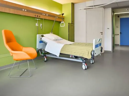 Revêtement de sol, PVC acoustique Sarlon Modul'up hôpitaux | Forbo Flooring Systems