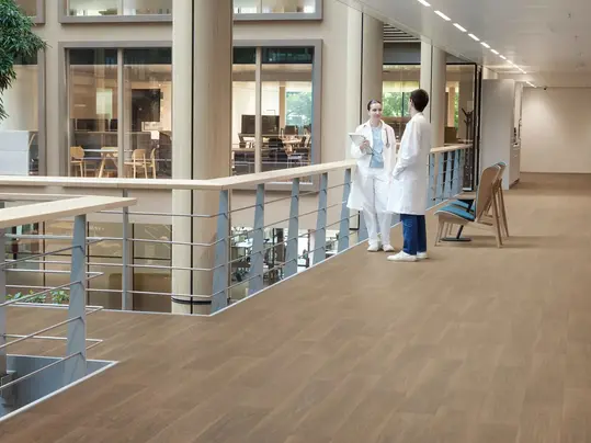 Revêtement de sol espaces de soins hôpitaux PVC Modul'up | Forbo Flooring Systems