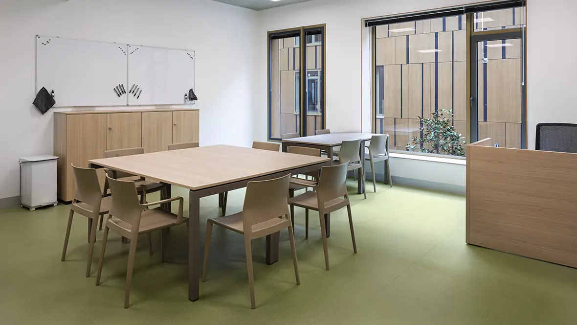 Antes Parnassia Kliniek J met Sphera projectvinyl vloer van Forbo Flooring