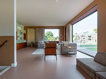 Binnenkijker Björn en Wies 3 Marmoleum Cocoa vloeren in huis Binnenkijker Björn en Wies 3 Marmoleum Cocoa vloeren in huis