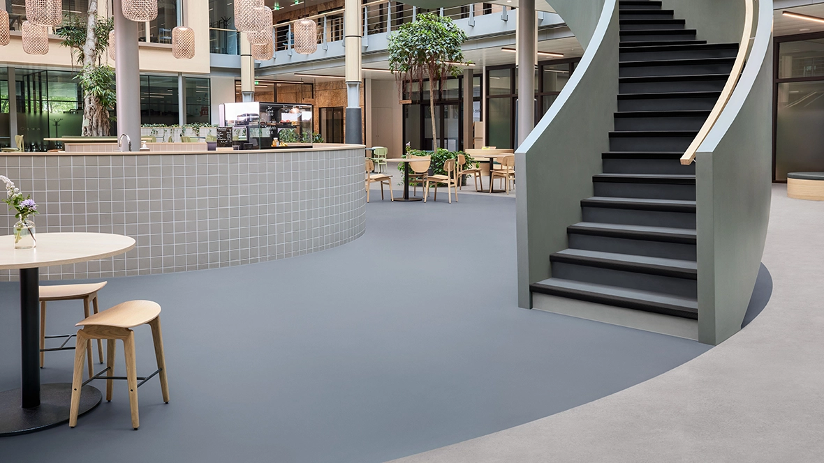 Modul'up 0857 | dusty blue uni, 4612 | fog urban concrete, 631799 | slate blue | Forbo Flooring Systems