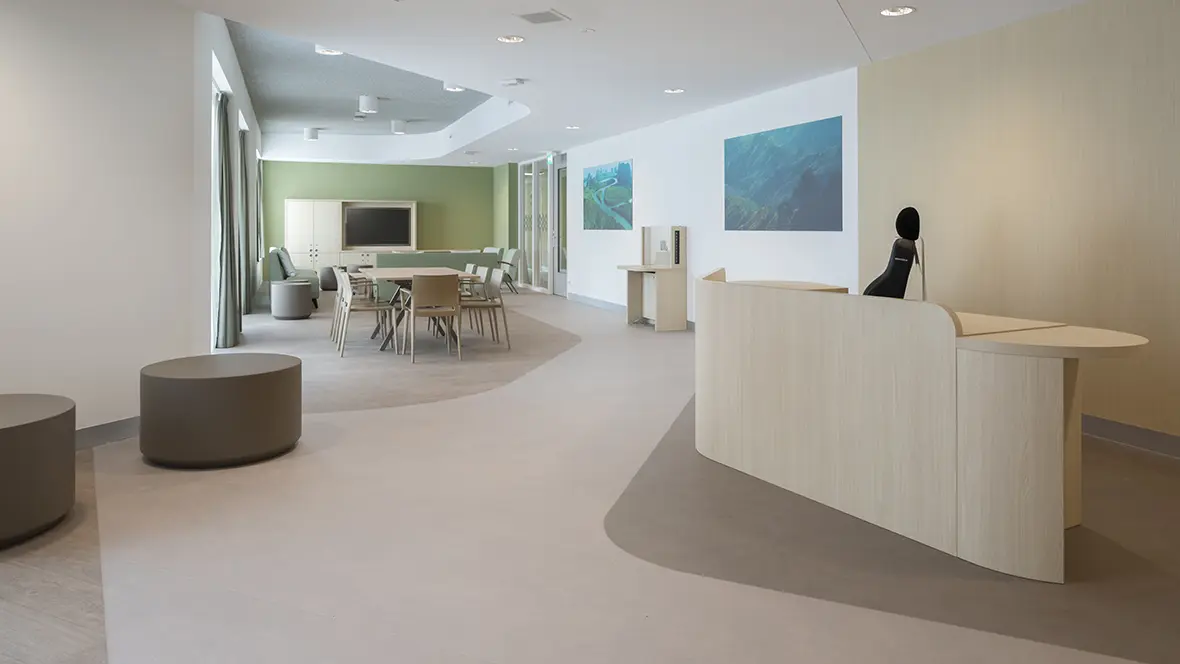 Antes Parnassia Kliniek J met Eternal projectvinyl vloer van Forbo Flooring