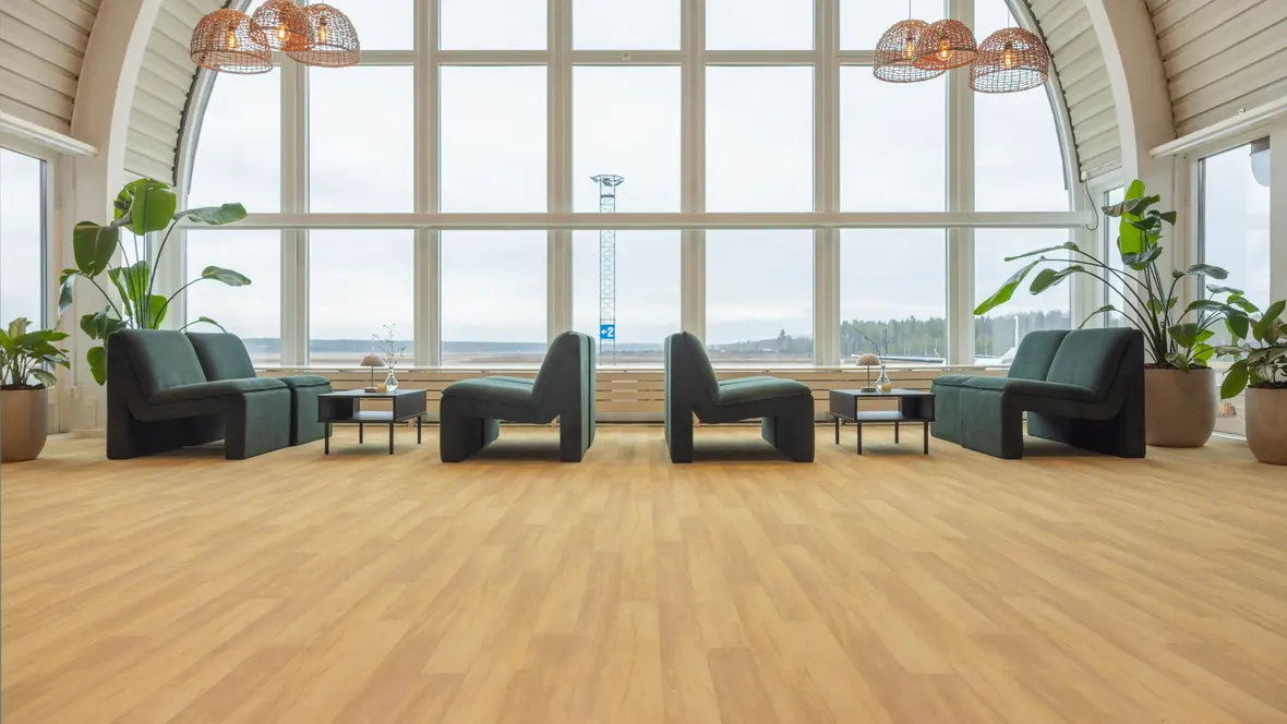 Flotex-golv i vänthallen på Jönköping Airport.
