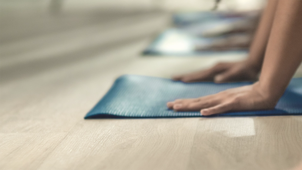 Eternal white chestnut floor with yoga mats | Forbo Flooring Systems