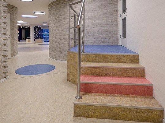 Struer Fri Fagskole_stairs 3232 3263 3055
