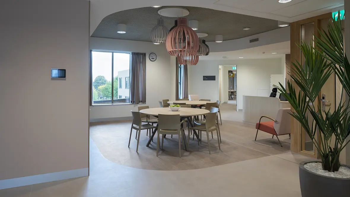 Antes Parnassia Kliniek J met Eternal projectvinyl vloer van Forbo Flooring