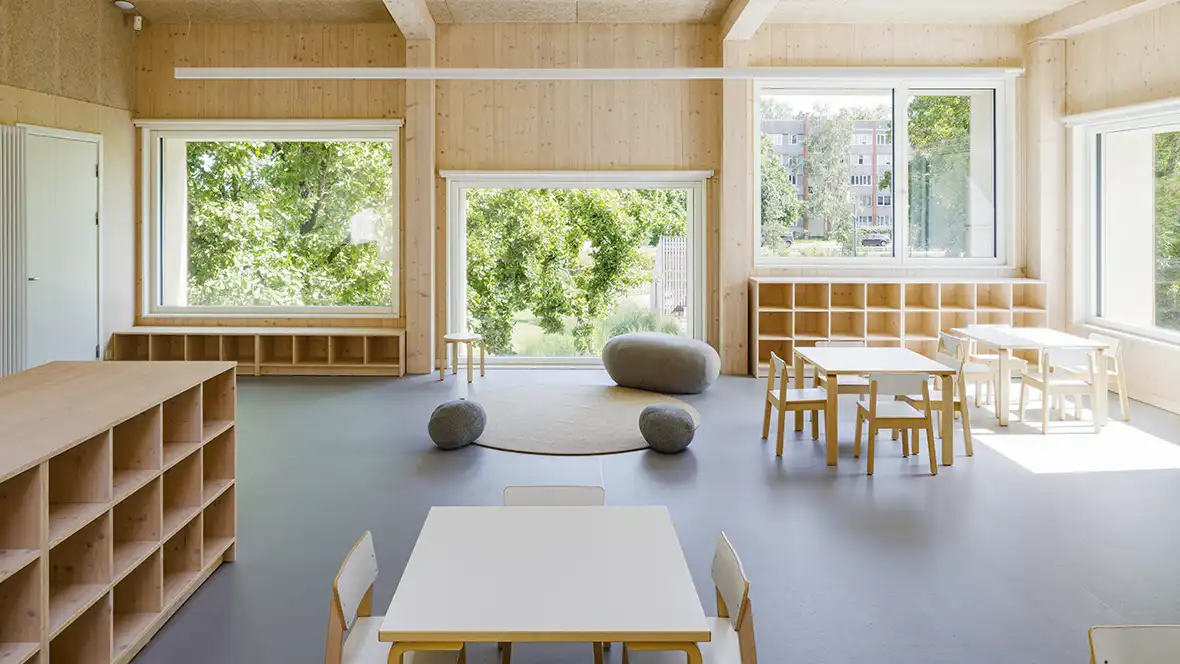 Salaspils Wooden Kindergarten_Latvia_ Marmoleum Solid and Step safety vinyl_RGB