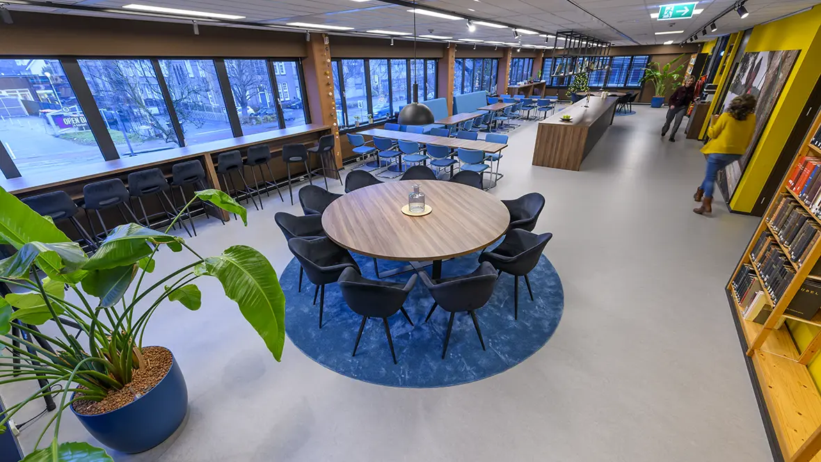 NL-Vlaams Bijbelgenootschap restaurant met Marmoleum Fresco op de vloer