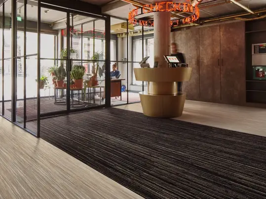 Revêtement de sol tapis professionnel entrée Coral | Forbo Flooring Systems
