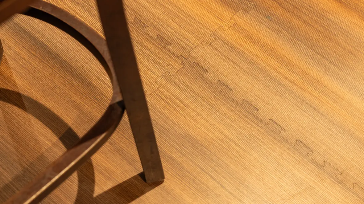 Golv för bar och restaurangmiljjö