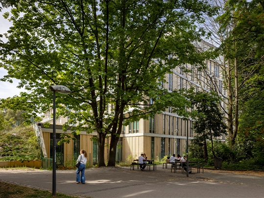 Universitätsklinikum Sint-Luc by Lucas van der Wee