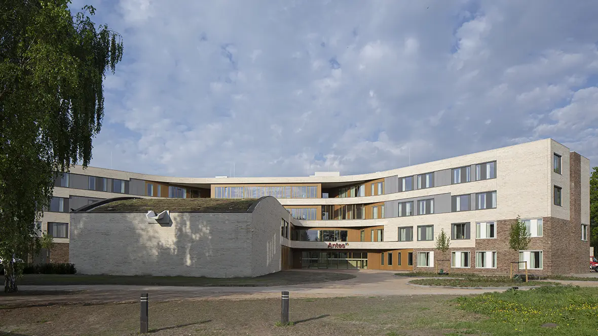Gebouw Antes Parnassia kliniek J Poortugaal