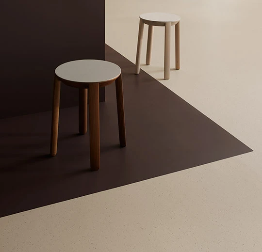 6R3353 Marmoleum Walton FR² eggplant purple